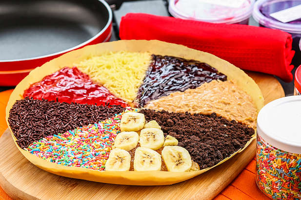 Martabak Manis Premium Sidney Terang Bulan: Rasa yang Menggigit Hati di Jantung Cilacap