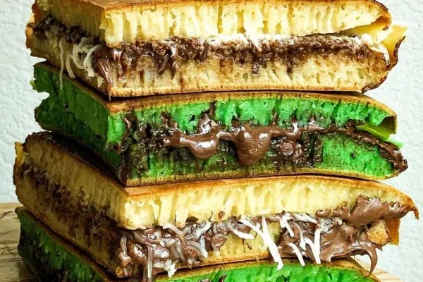 Martabak Manis Premium Sidney Terang Bulan: Rasa yang Menggigit Hati di Jantung Cilacap